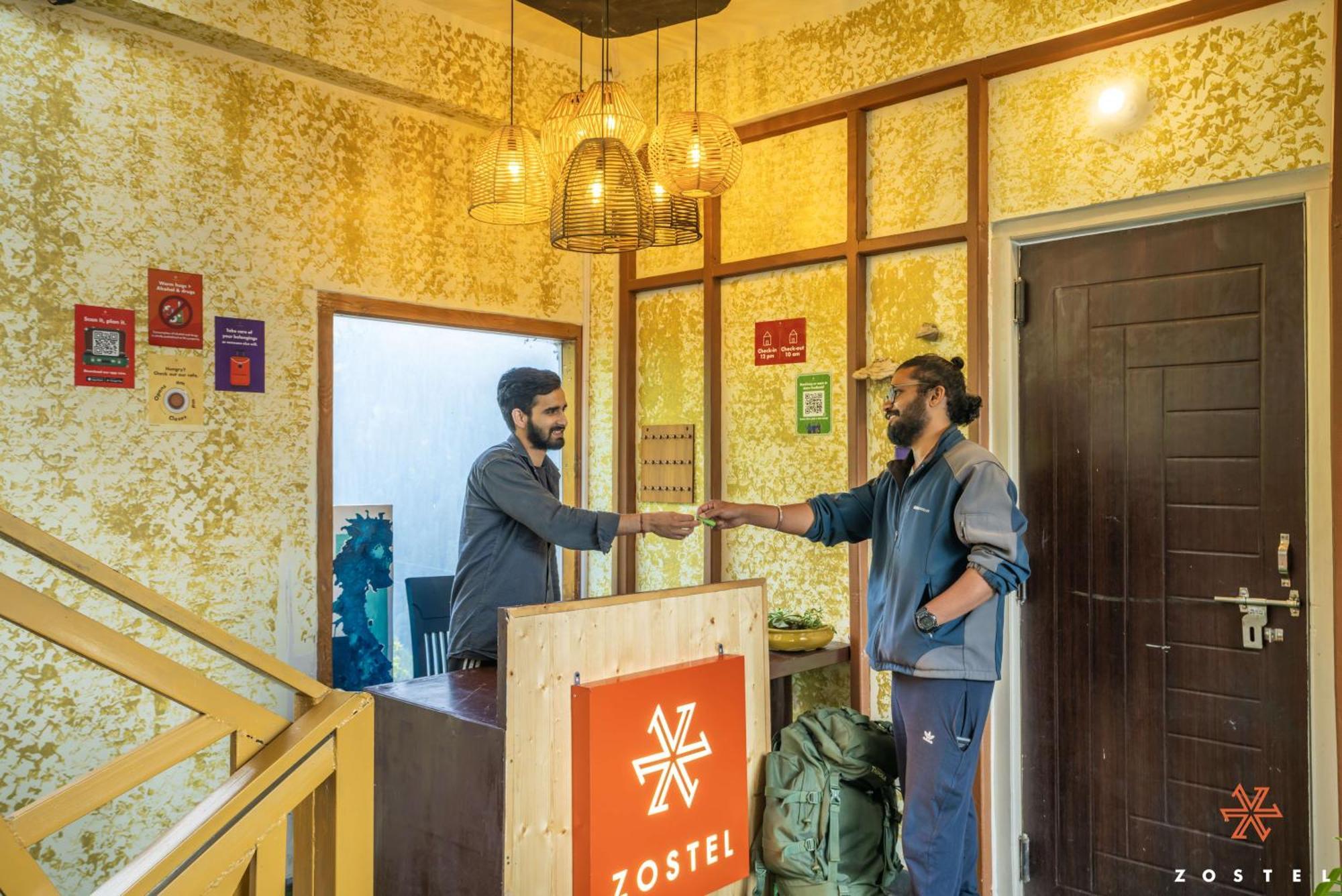 Zostel Shoja, Jibhi Vandrehjem Eksteriør billede